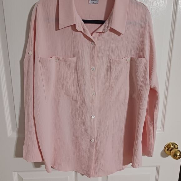 Light pink Cozy Co. by Cozy Casual button front blouse with rolled sleeves size - Picture 3 of 11